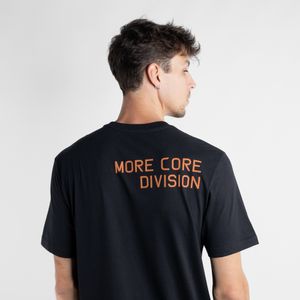 Camiseta Regular More Core Division
