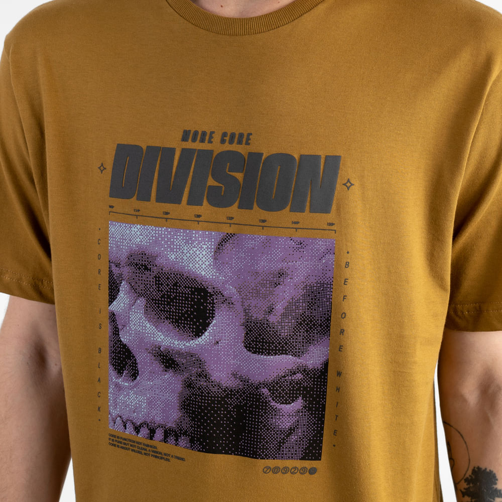 Camiseta Regular MCD Digital Skull