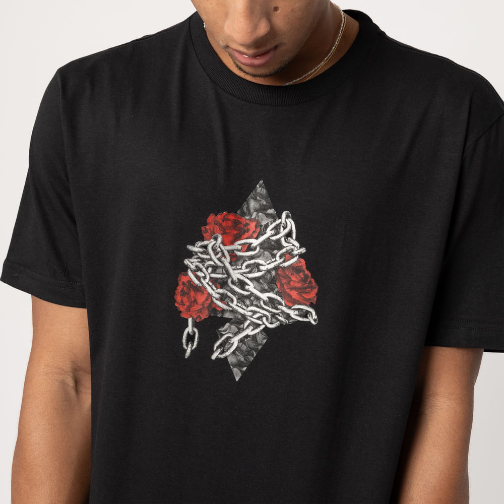 Camiseta Regular MCD Espada Rosas Correntes