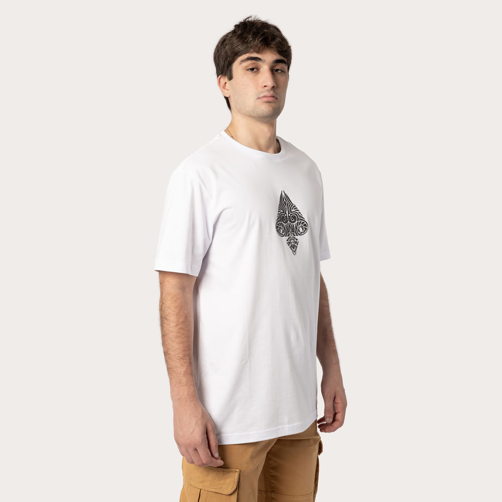 Camiseta Regular MCD Espada Ornamentos