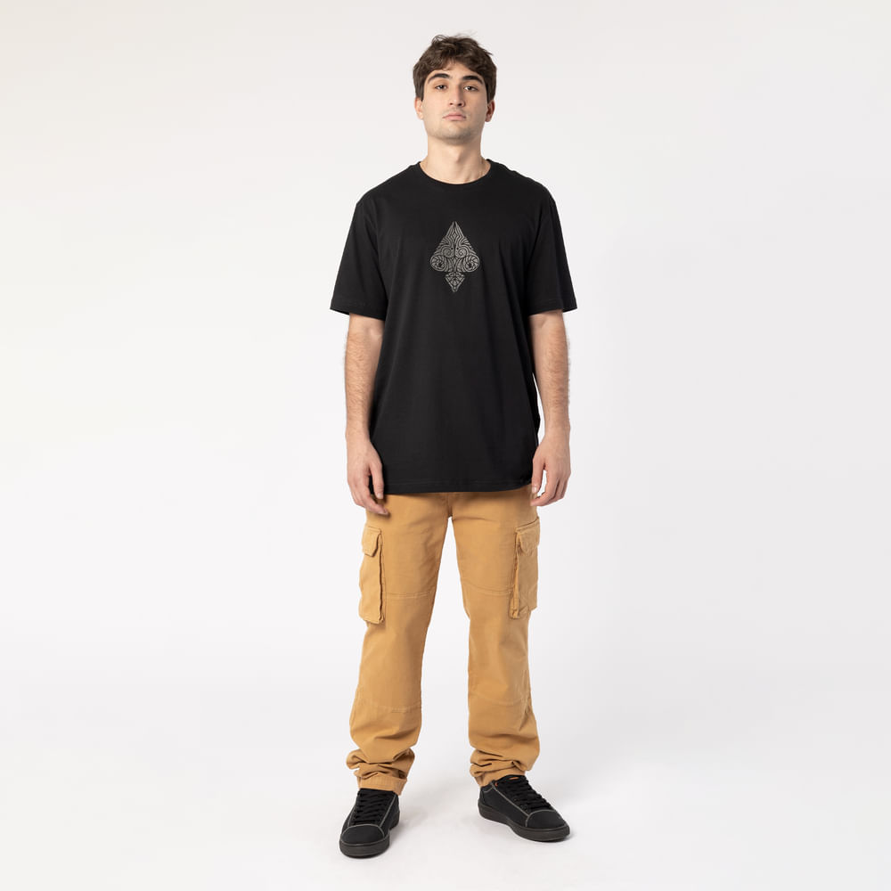 Camiseta Regular MCD Espada Ornamentos