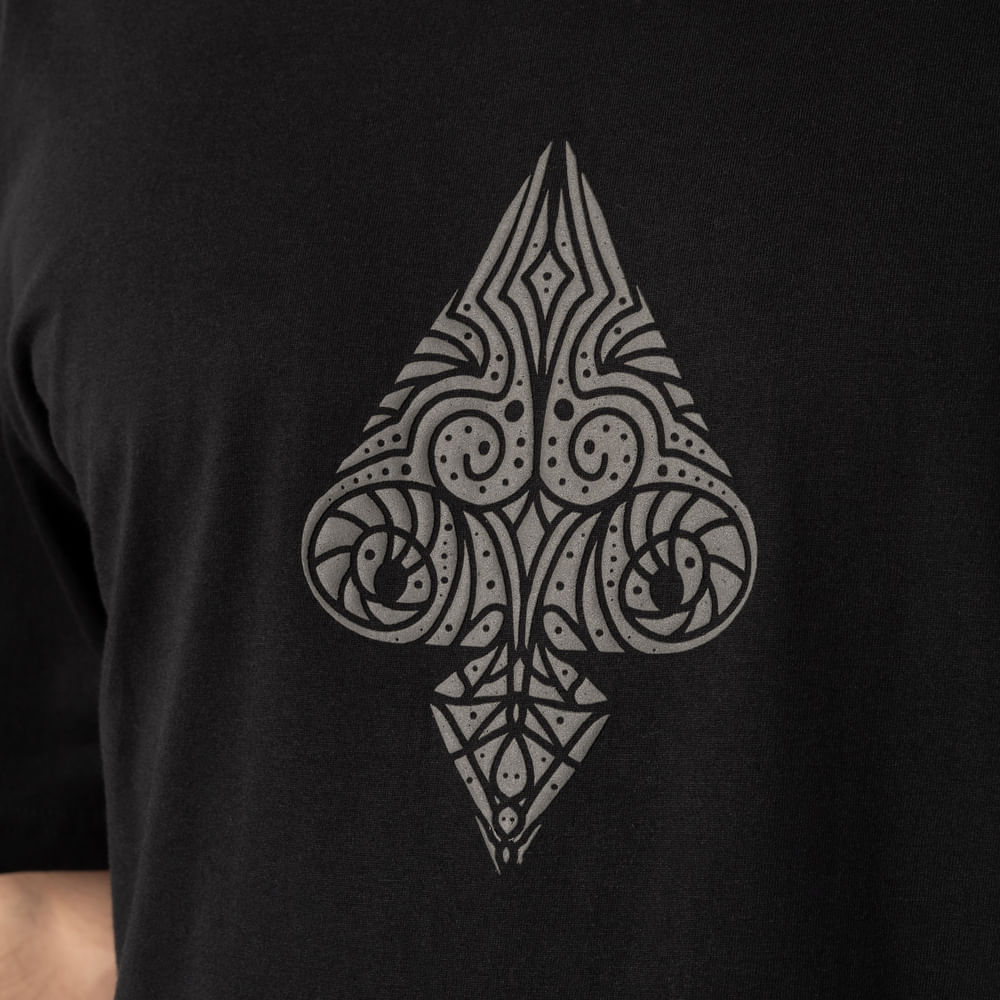 Camiseta Regular MCD Espada Ornamentos