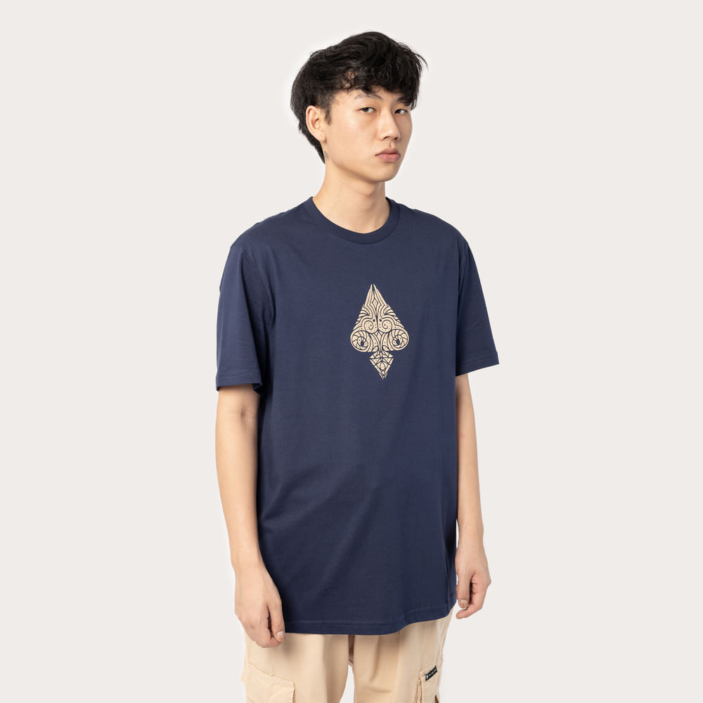 Camiseta Regular MCD Espada Ornamentos