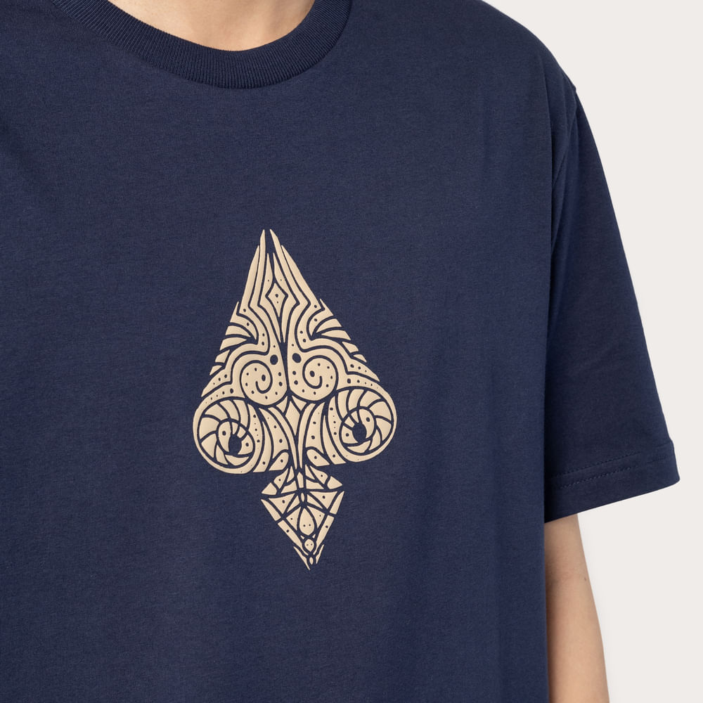 Camiseta Regular MCD Espada Ornamentos