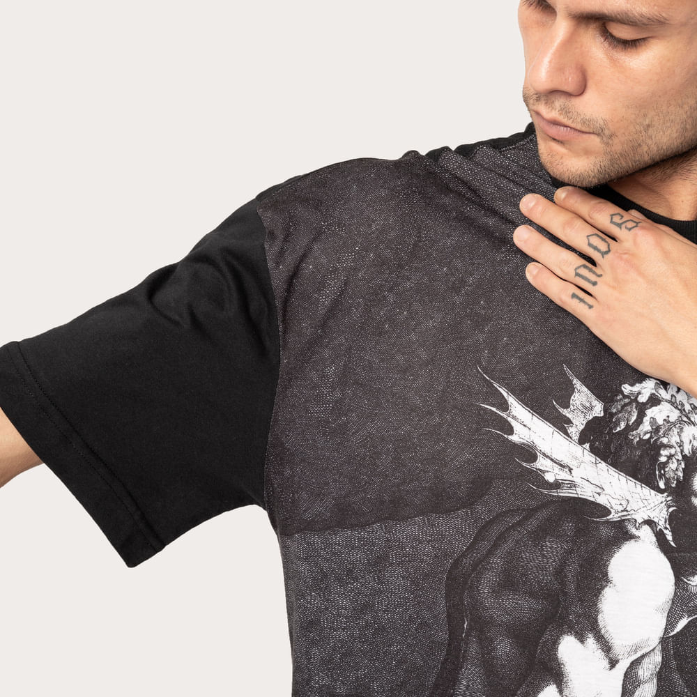 T-Shirt-Box-Fit-Tritao-Preto-2