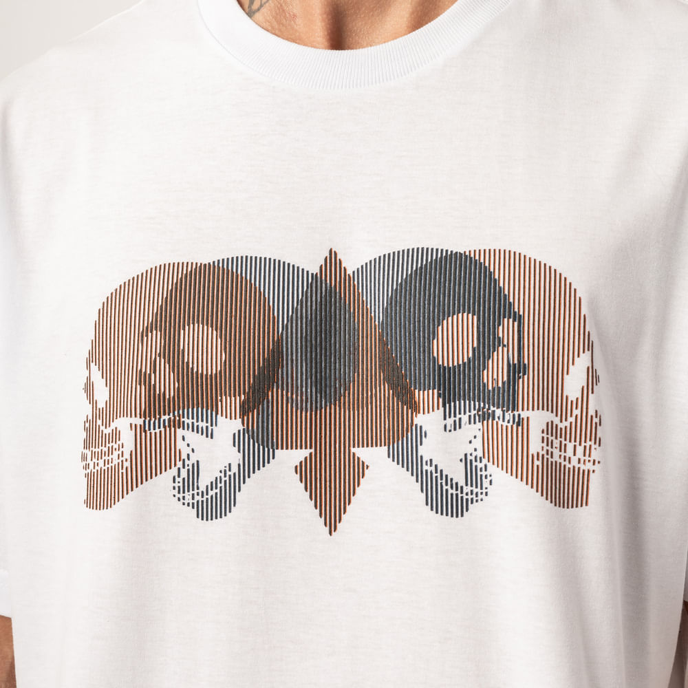 Camiseta Regular MCD Skull Relevo