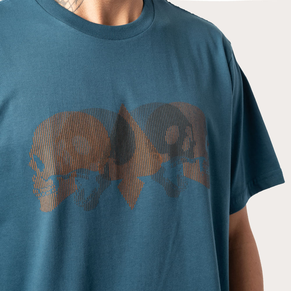 Camiseta Regular MCD Skull Relevo