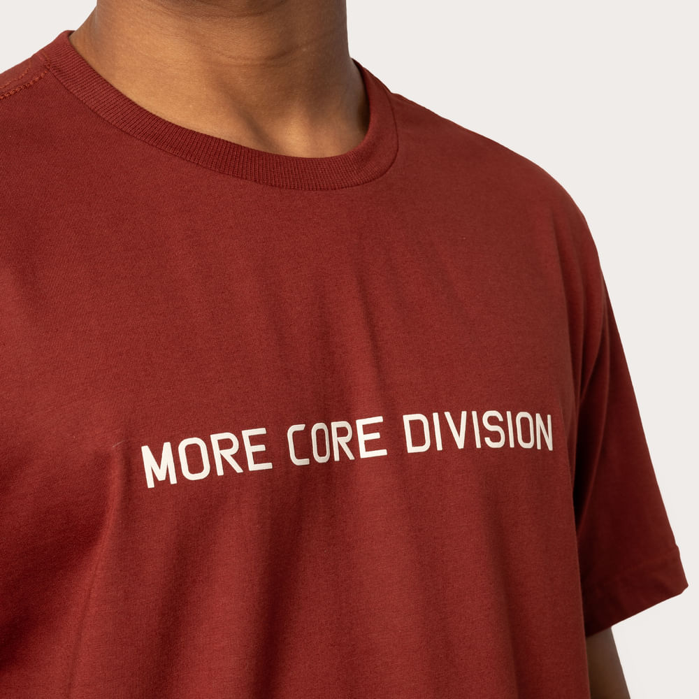 Camiseta Regular More Core Div Centro