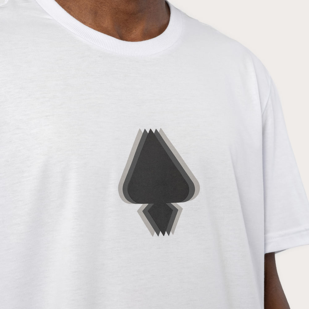 Camiseta Regular MCD Espada Desfocada