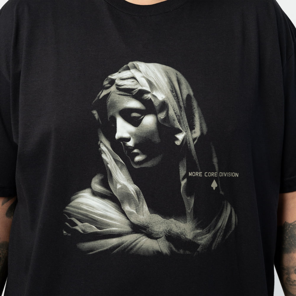 Camiseta Oversized MCD Estatua Santa