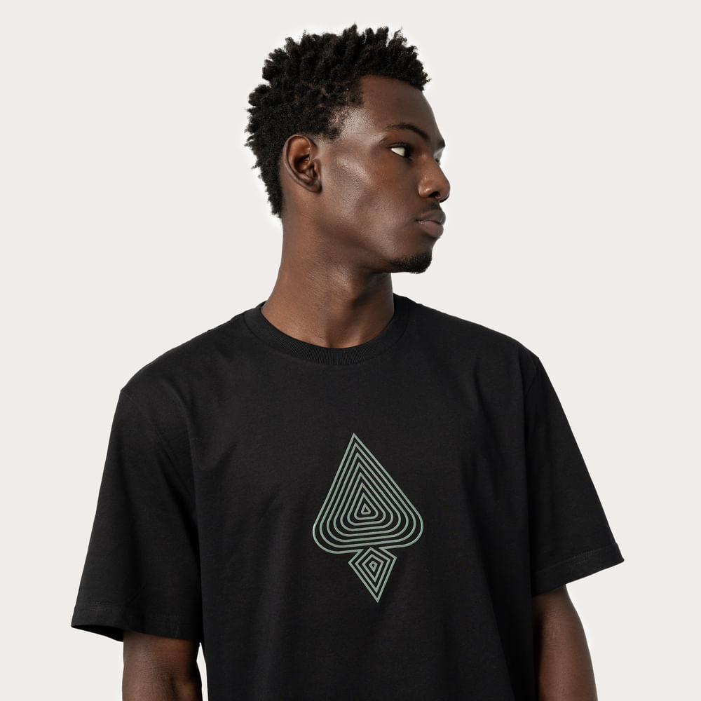 Camiseta Regular MCD Espada Relevo