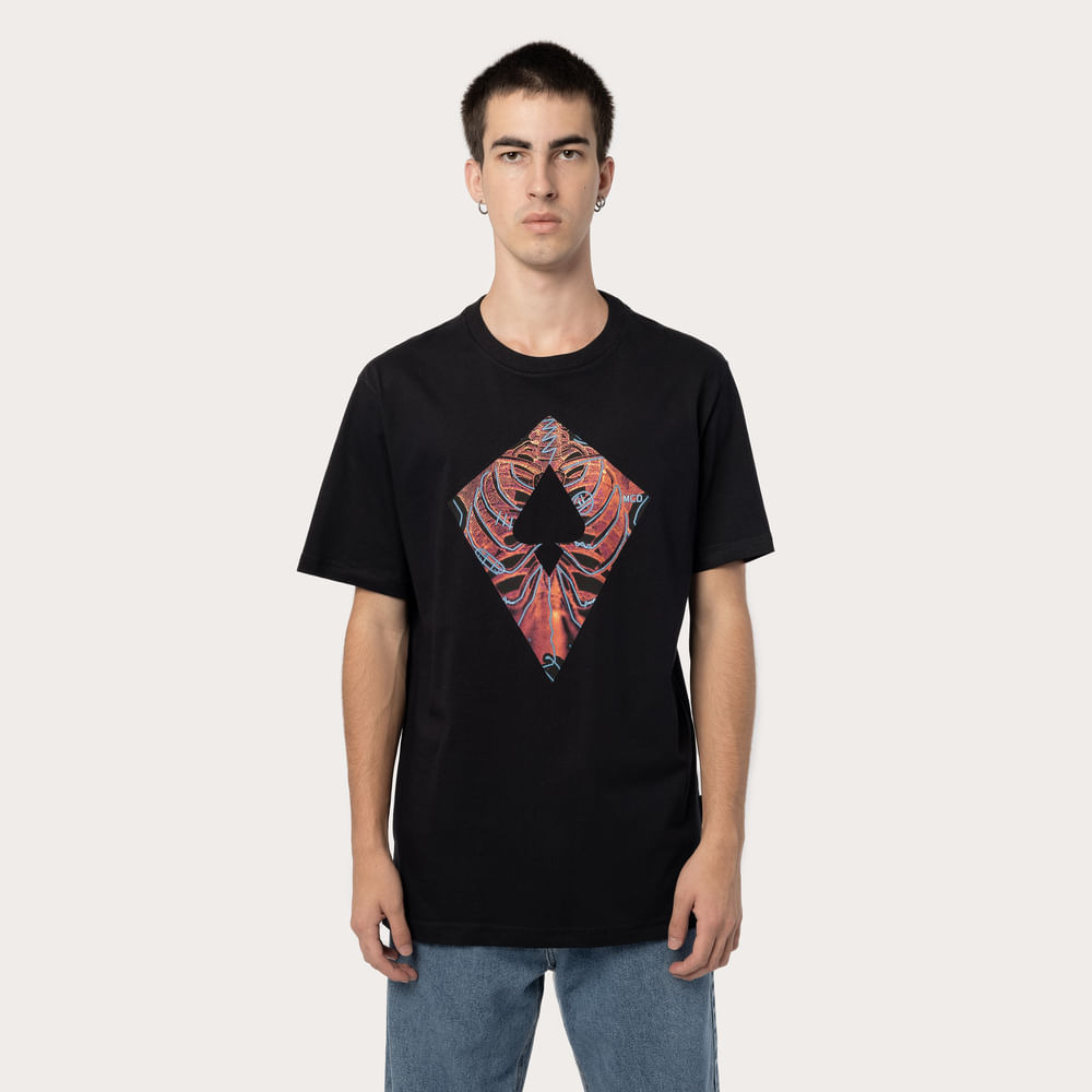 Camiseta Regular MCD Pipa Esqueleto Raio X