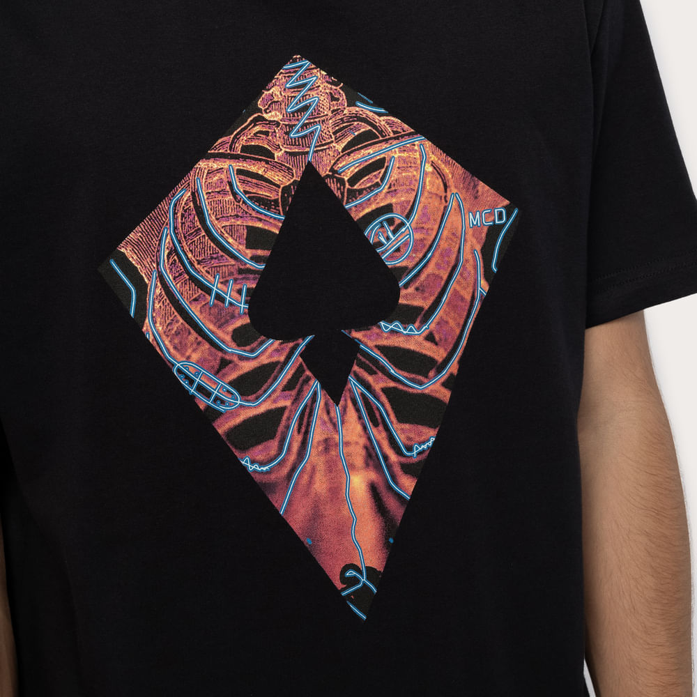 Camiseta Regular MCD Pipa Esqueleto Raio X
