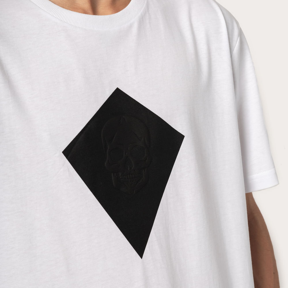 Camiseta Regular MCD Pipa Caveira