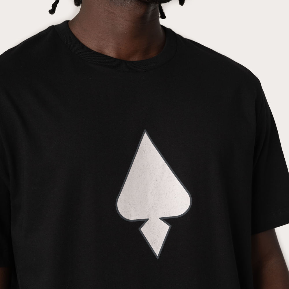 Camiseta Regular MCD Espada Iluminada