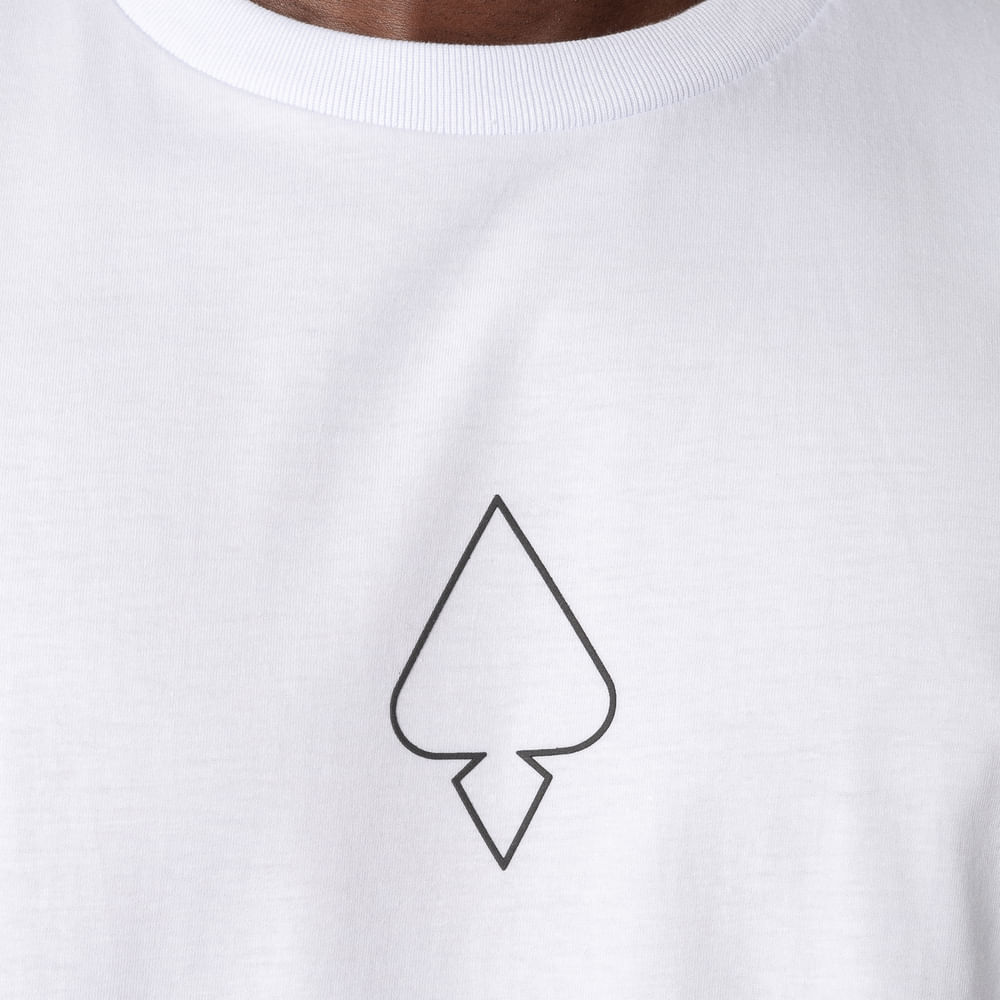 Camiseta Regular MCD Caveira Rosas