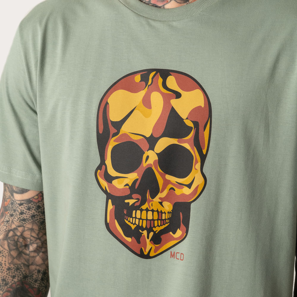 Camiseta Regular MCD Caveira Camuflado