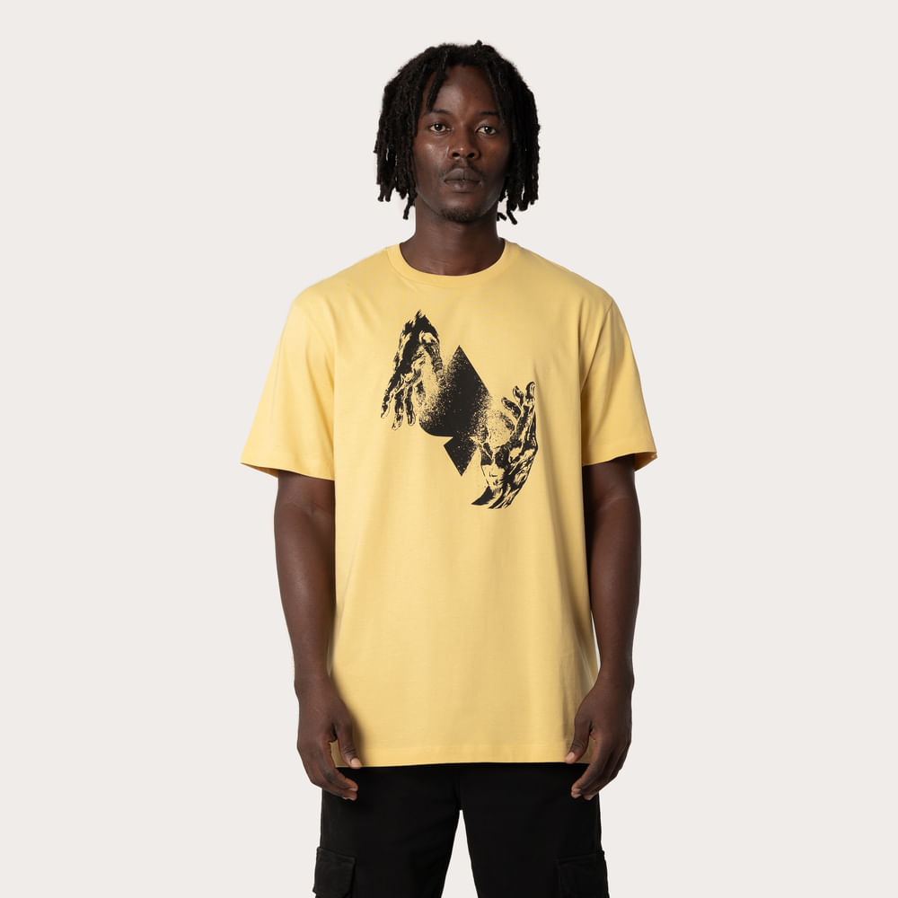 Camiseta Regular MCD Mãos Espada