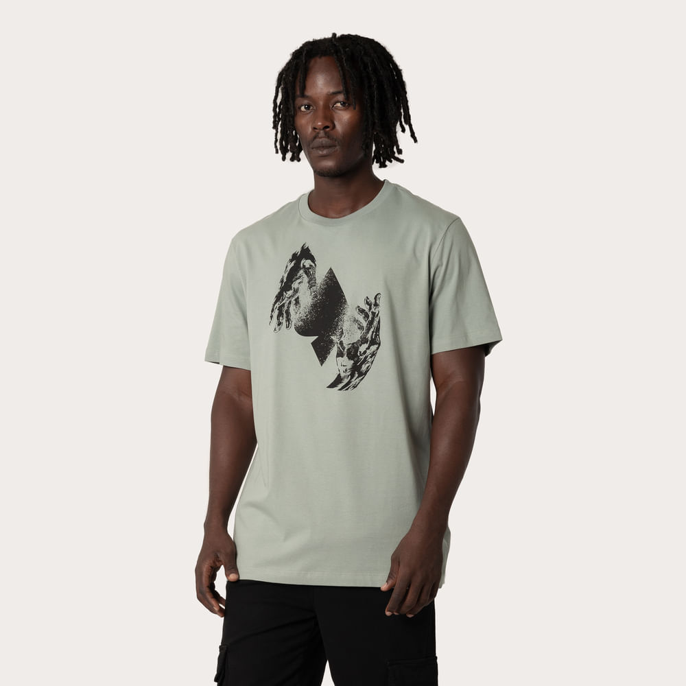Camiseta Regular MCD Mãos Espada