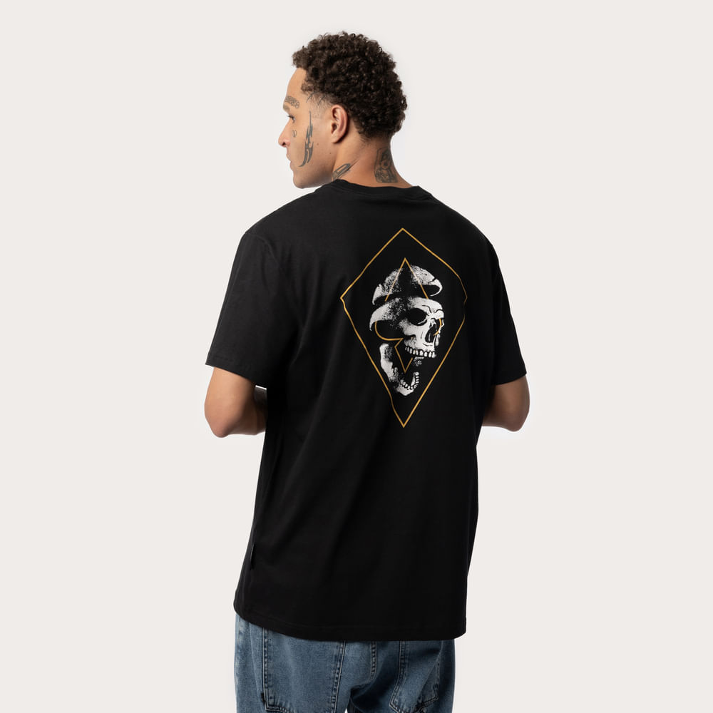 Camiseta Regular MCD Pipa Crânio