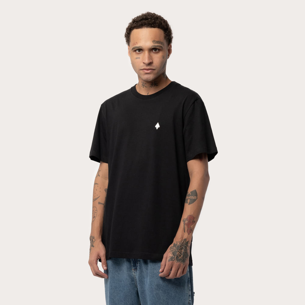 Camiseta Regular MCD Pipa Crânio