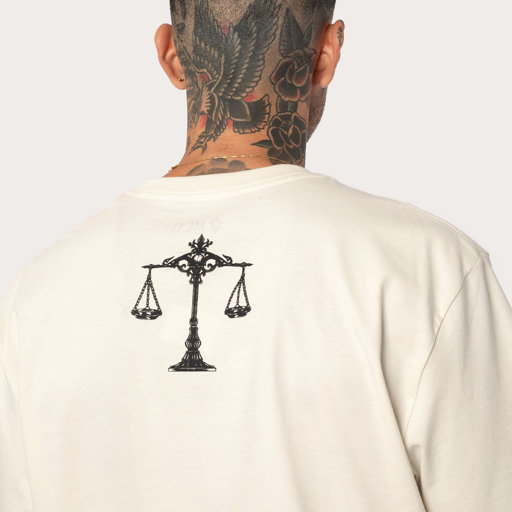 Camiseta Regular MCD Cavaleiro Fome Balança