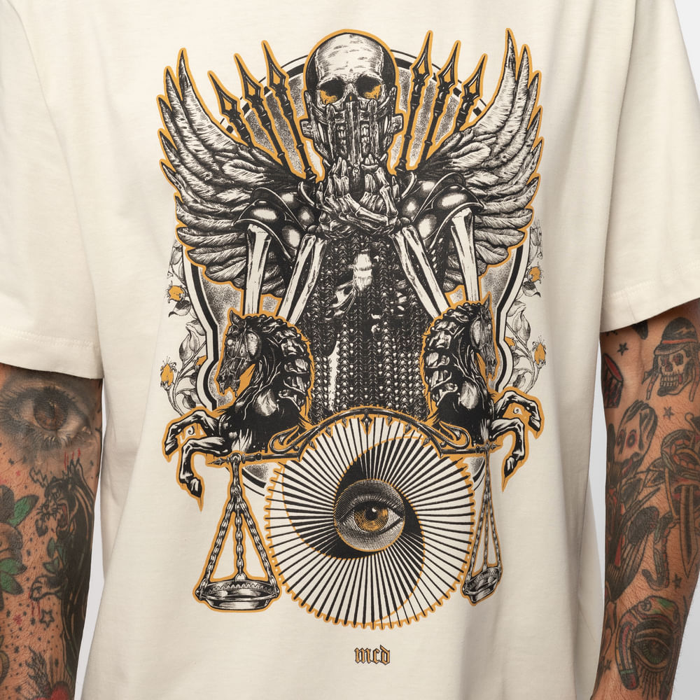 Camiseta Regular MCD Cavaleiro Fome Balança