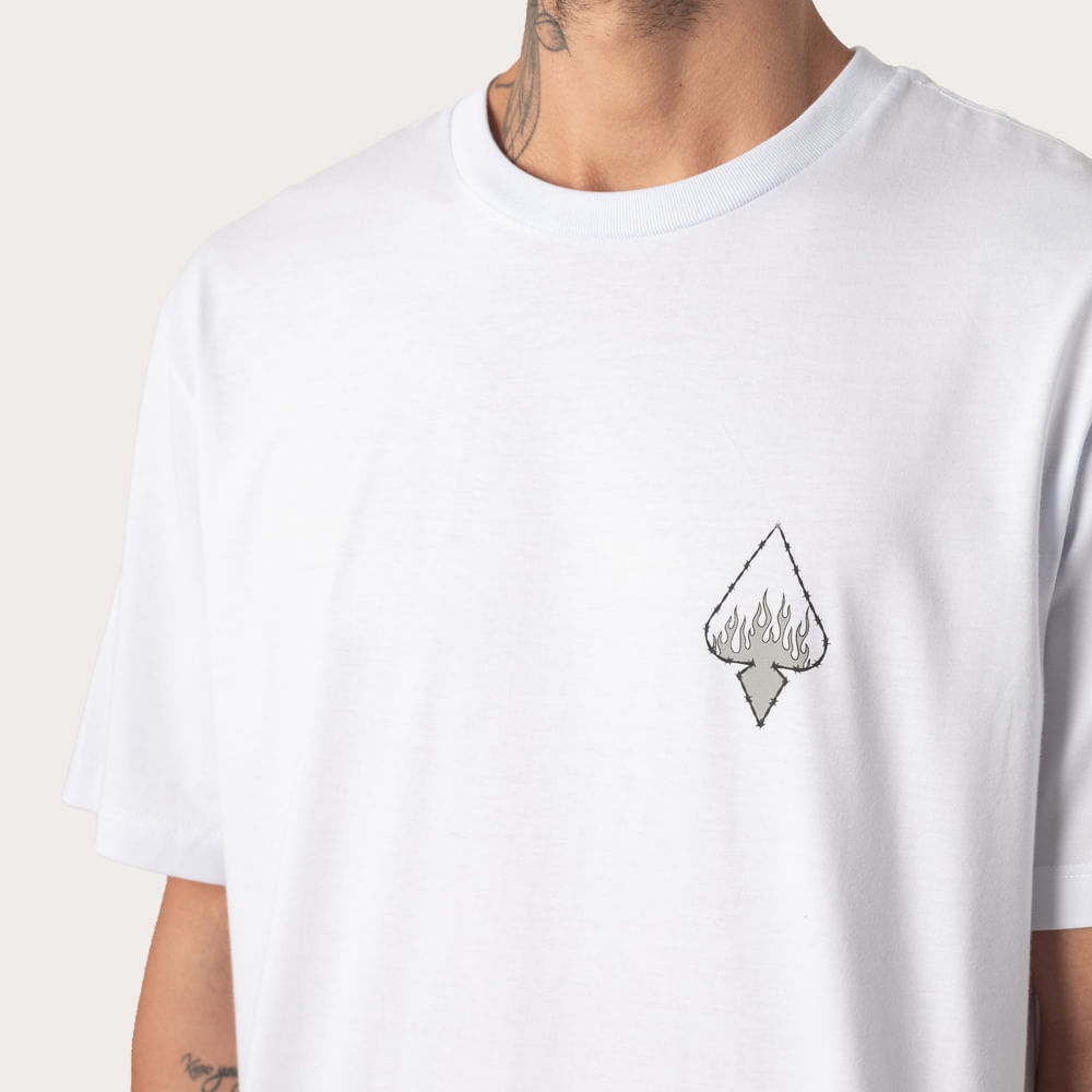 Camiseta Regular MCD Espada Arame Enfarpado