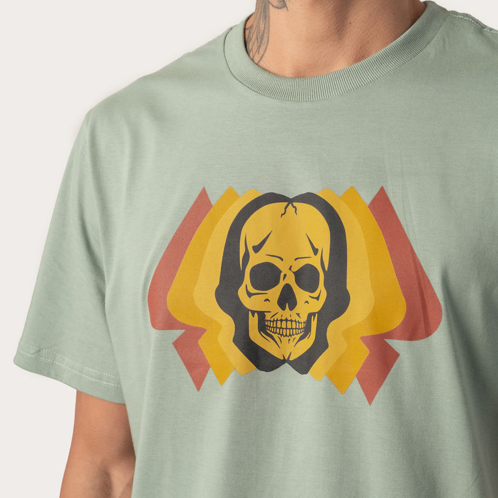 Camiseta Regular MCD Caveira Metamorfose