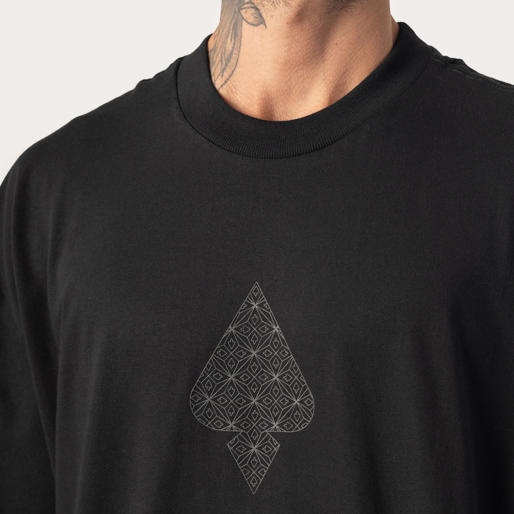 Camiseta Boxfit MCD X Assassin's Creed - Aviamentação Espada Ink