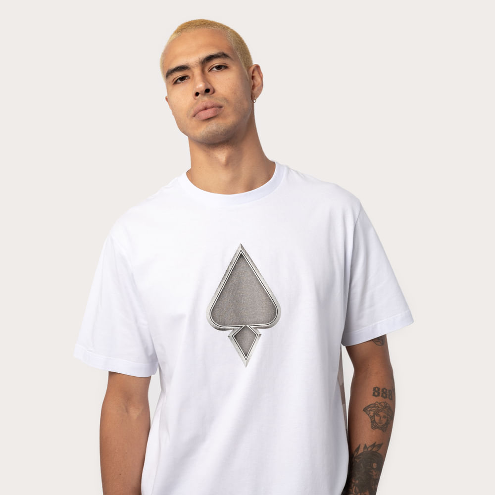 Camiseta Regular MCD Espada Medieval