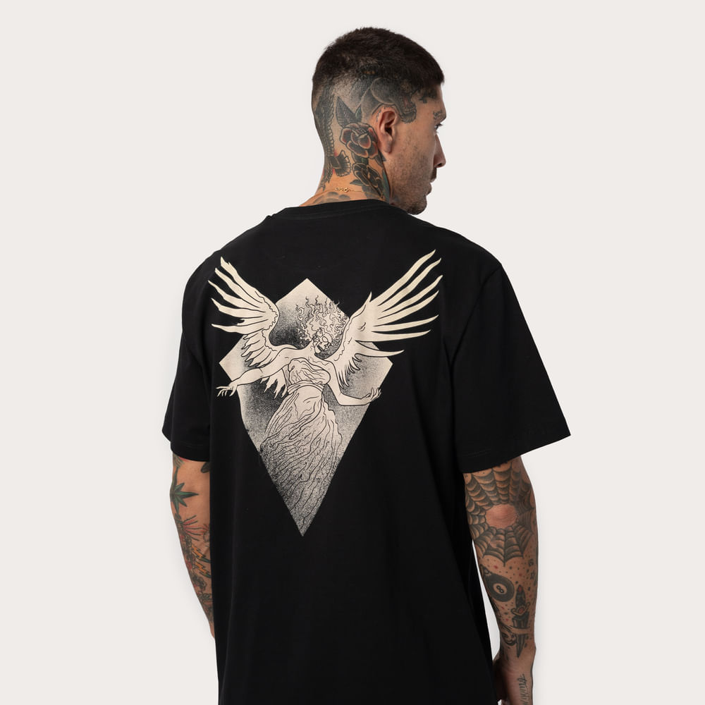 Camiseta Regular MCD Anja Pipa Caveira
