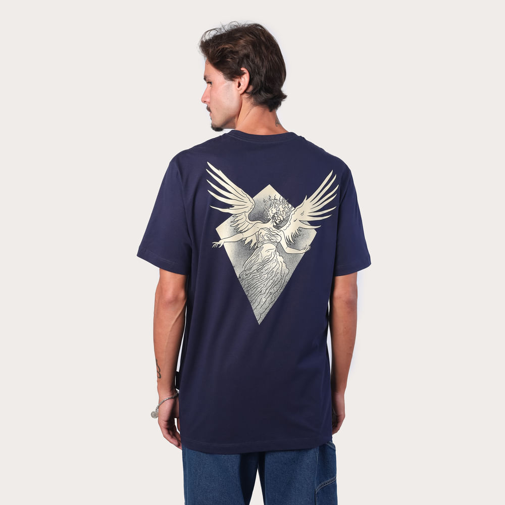 Camiseta Regular MCD Anja Pipa Caveira