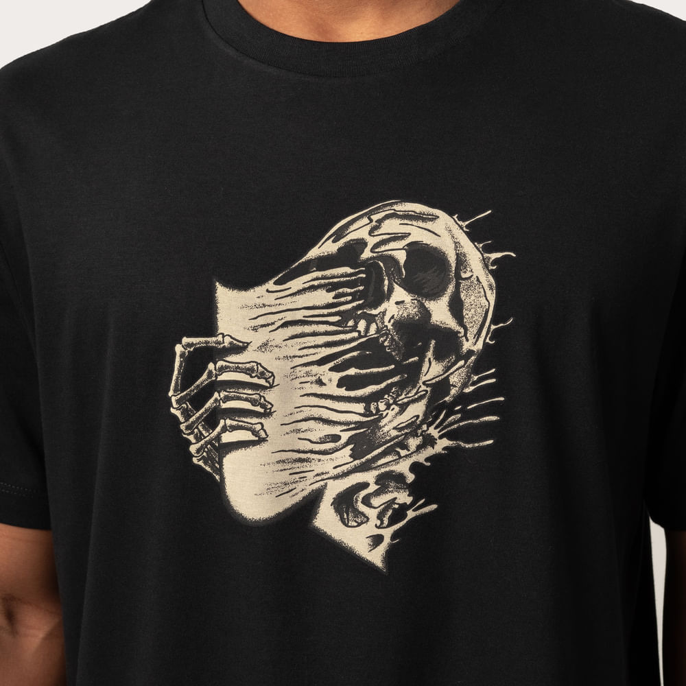 Camiseta Regular MCD Caveira Metamorfose