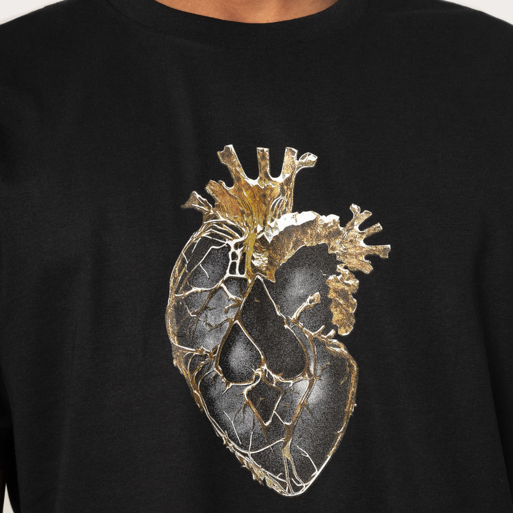 Camiseta Regular MCD Coração Dourado