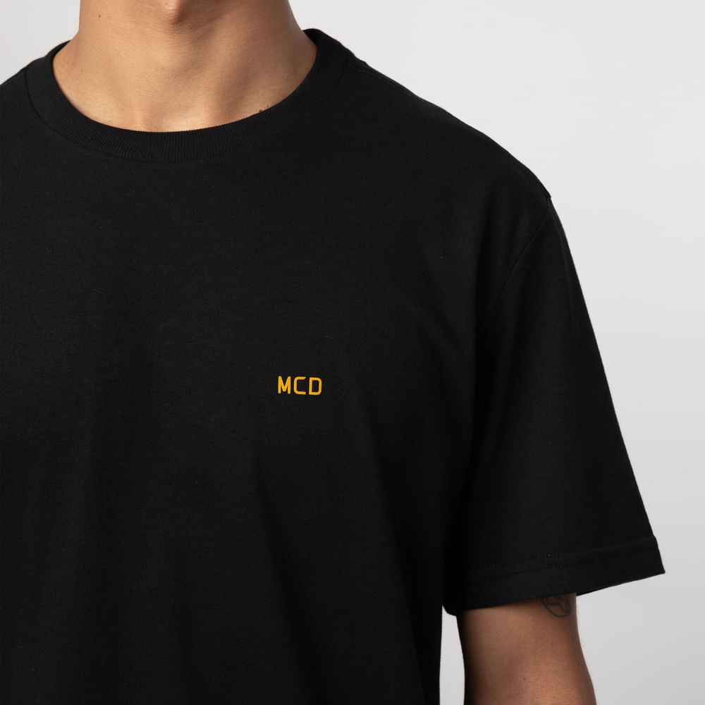 Camiseta Regular MCD Caveira Dourada