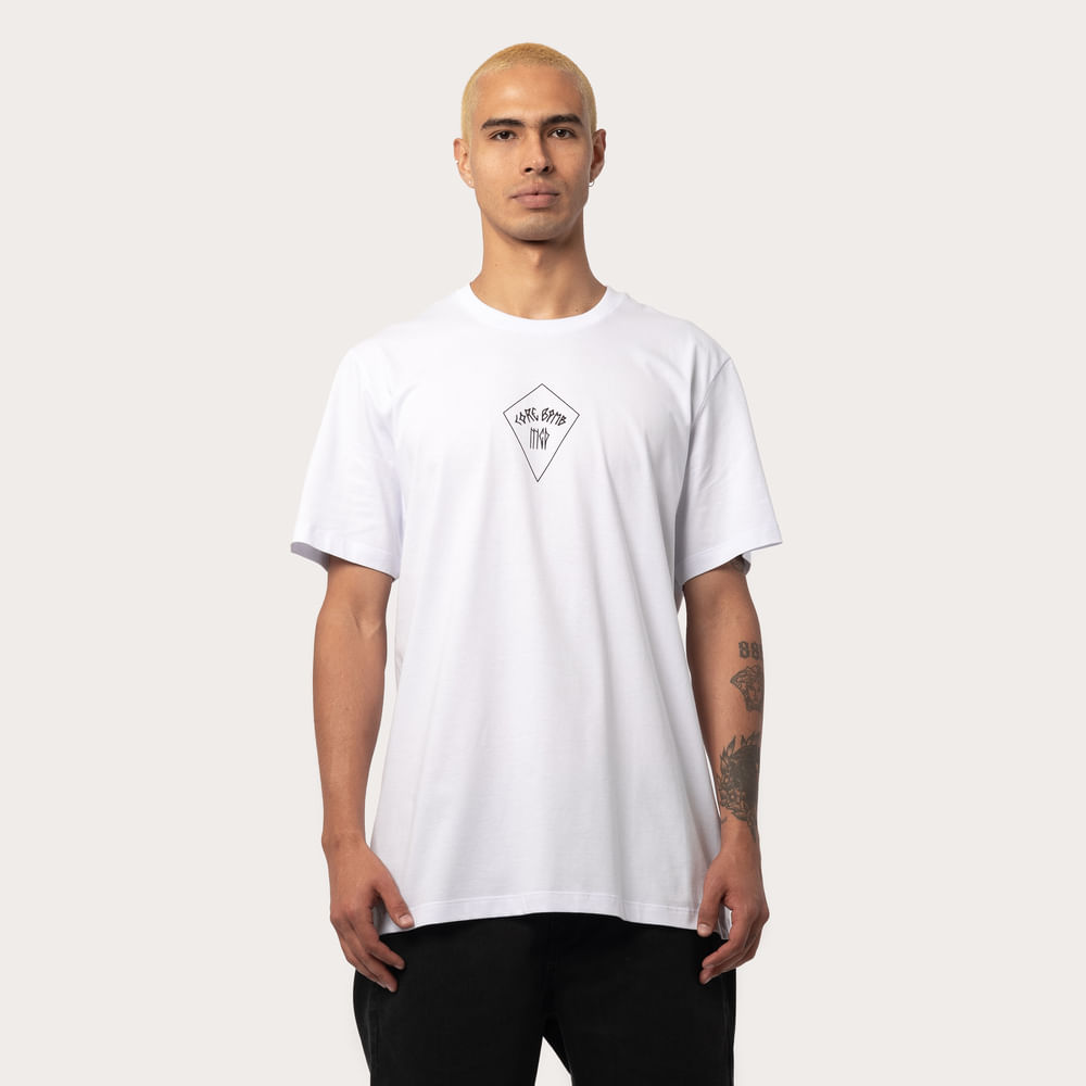 Camiseta Regular MCD Travis Bomb Receba
