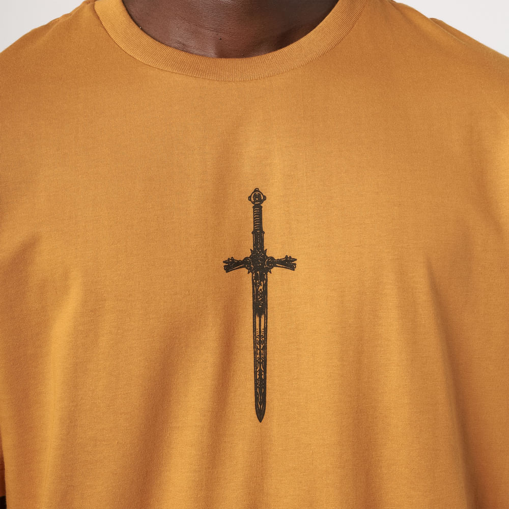 Camiseta Regular MCD Cavaleiro Guerra Espada