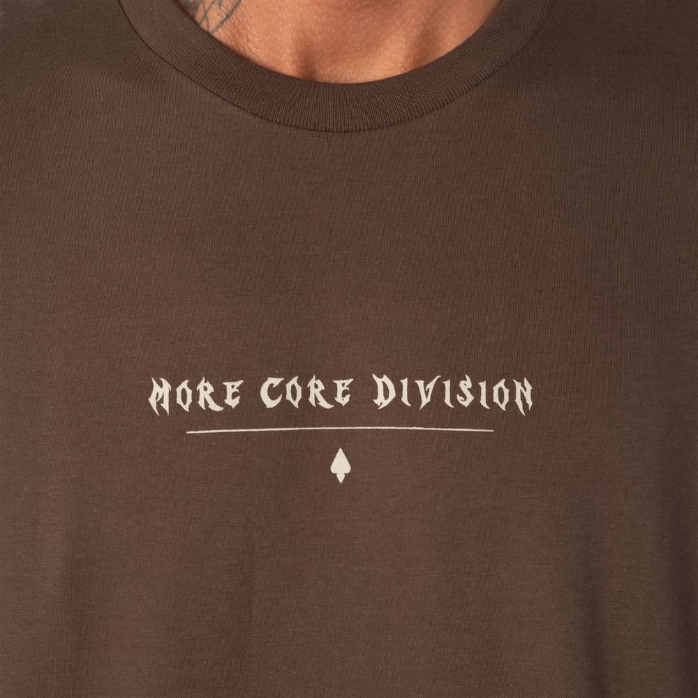 Camiseta Regular MCD More Core Division Caligraffiti