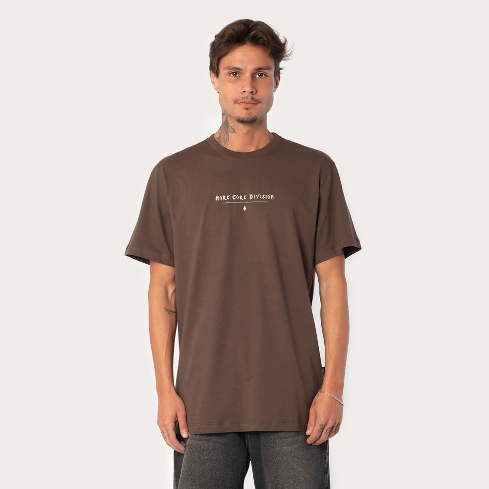 Camiseta Regular MCD More Core Division Caligraffiti