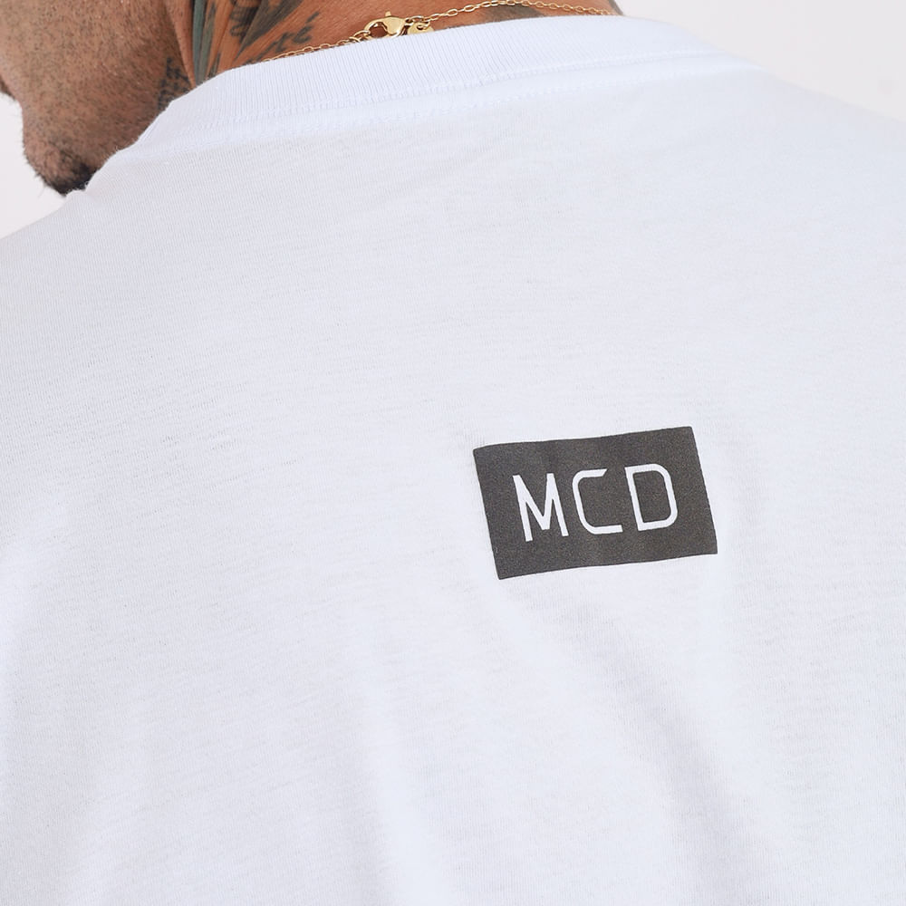Camiseta Regular MCD Caveira Vazada