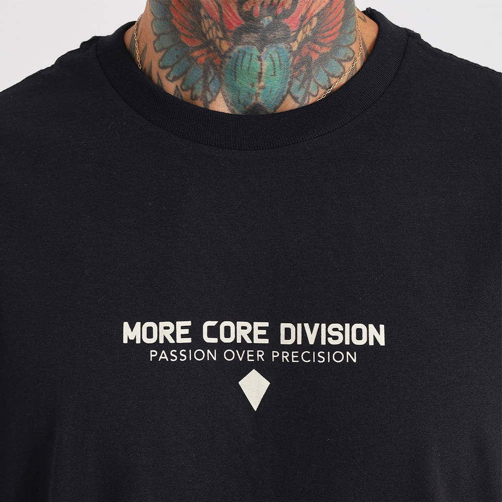Camiseta Regular MCD Passion Over Precision